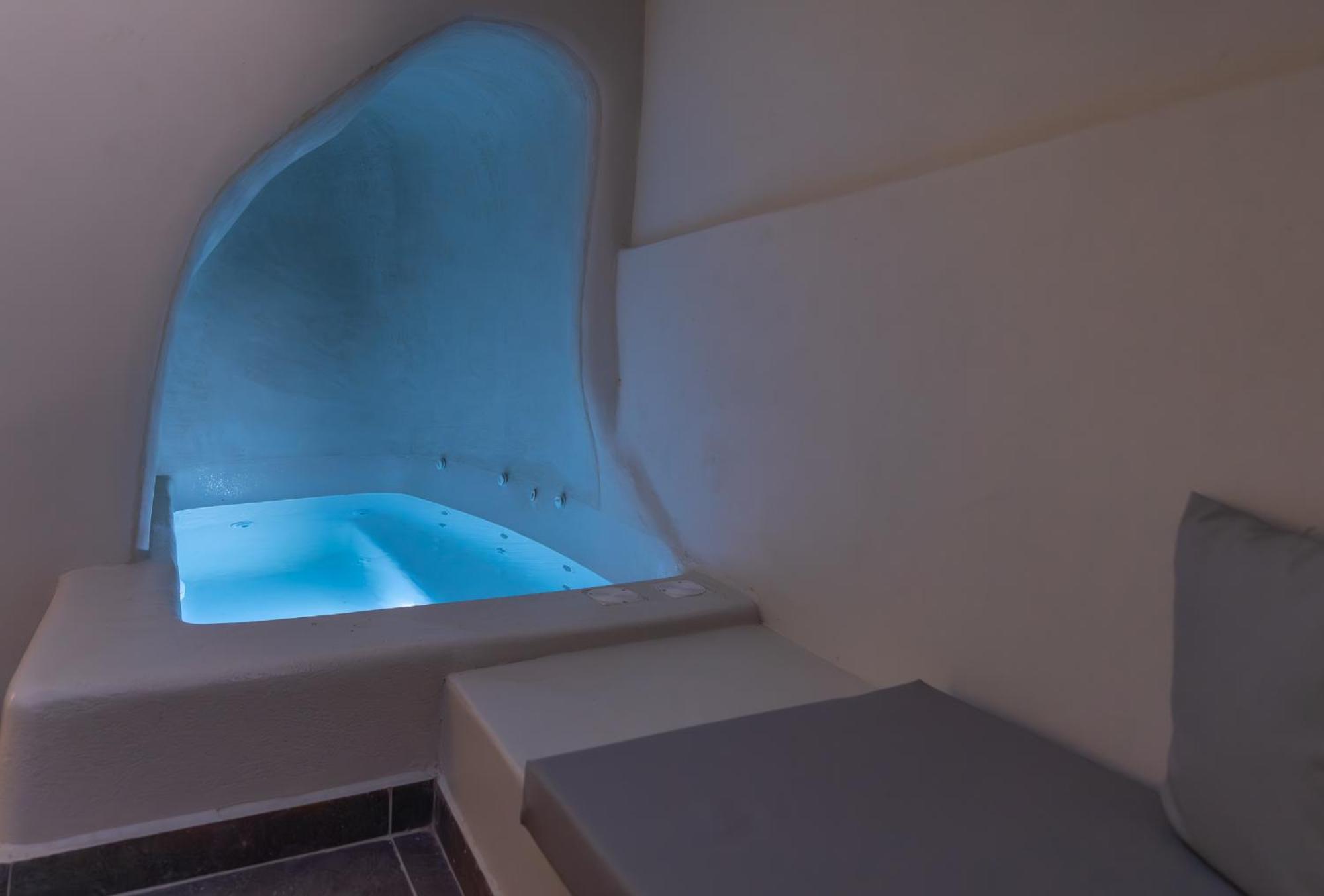 Alaya Suites 피르고스 외부 사진